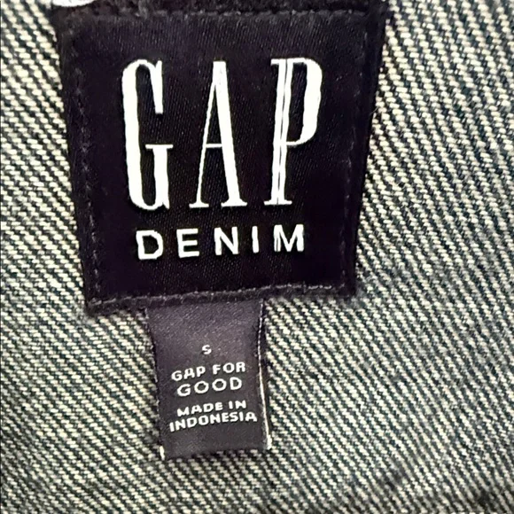 GAP Classic Blue Denim Jacket. - Picture 2 of 3